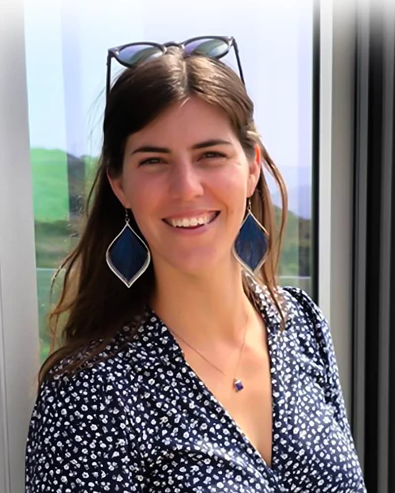 Porträt von Julia Naziri, Gründerin von Naziri & Partners